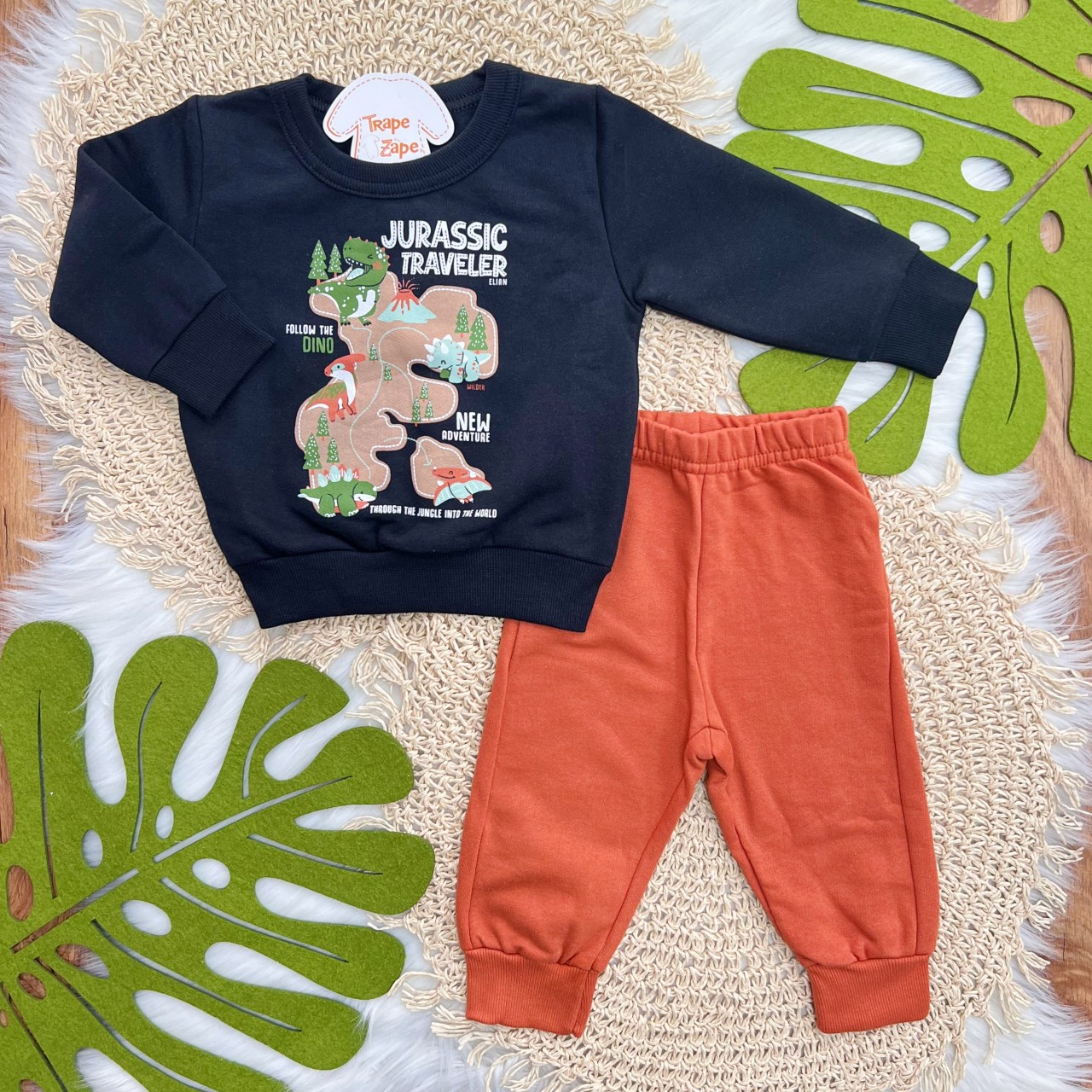 Conj. Casaco Jurassic Traveller e Calça de Moletom - Preto e Ferrugem